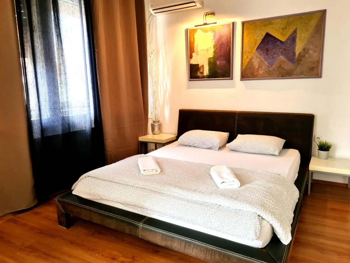 Mika Square Apartment Skopje Bagian luar foto
