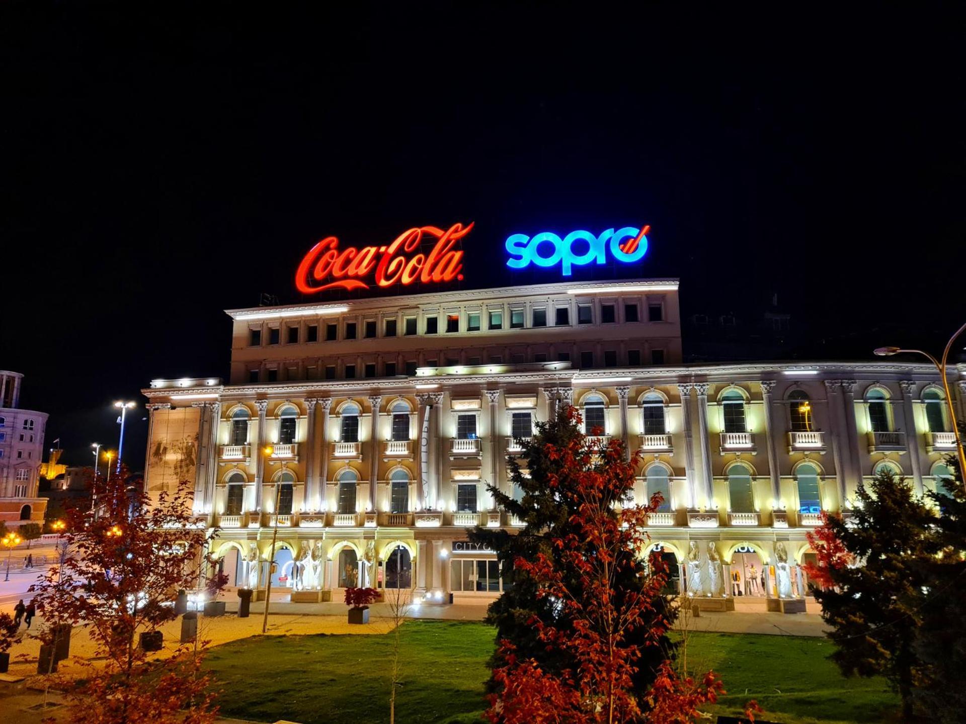 Mika Square Apartment Skopje Bagian luar foto