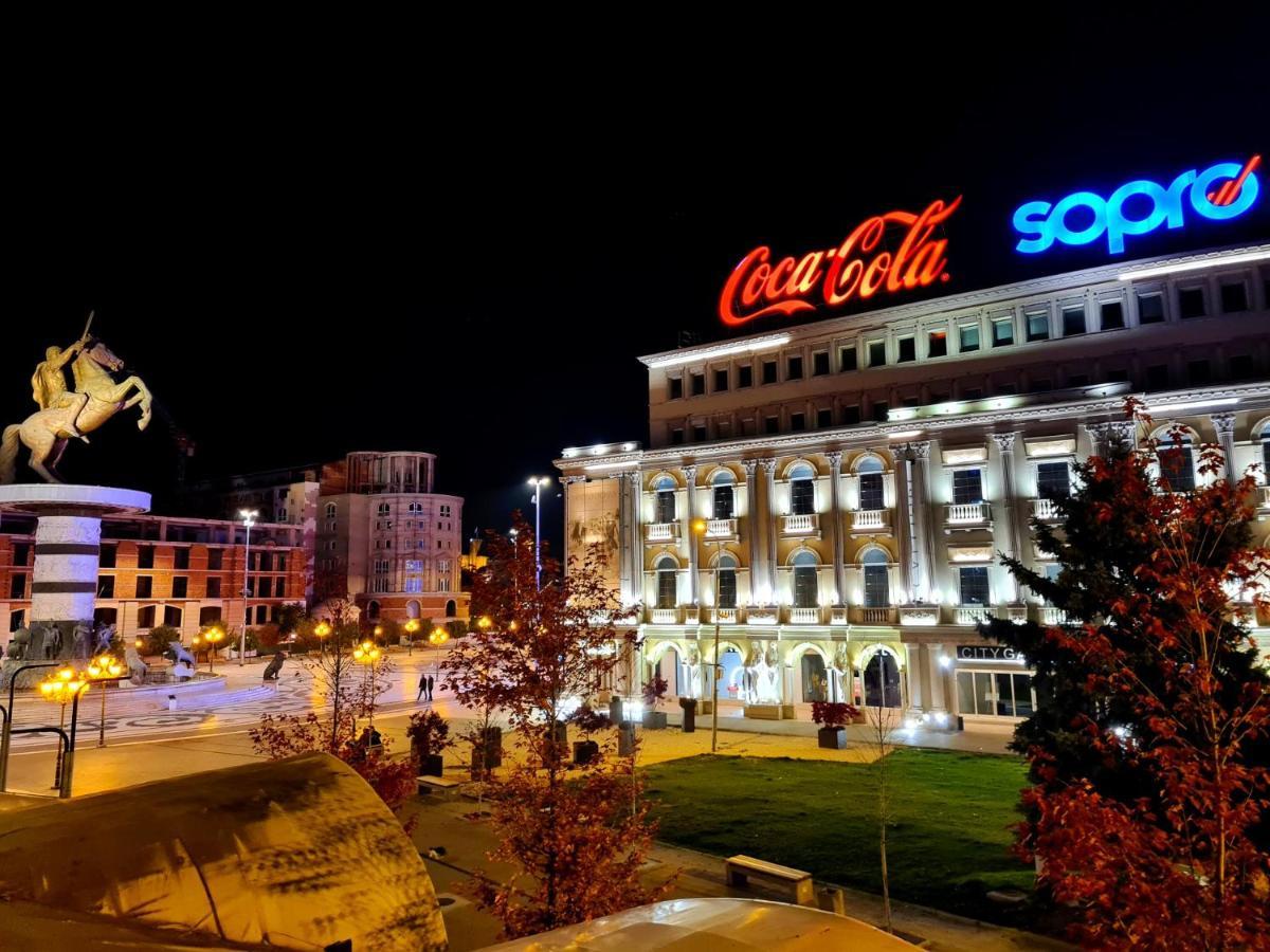Mika Square Apartment Skopje Bagian luar foto