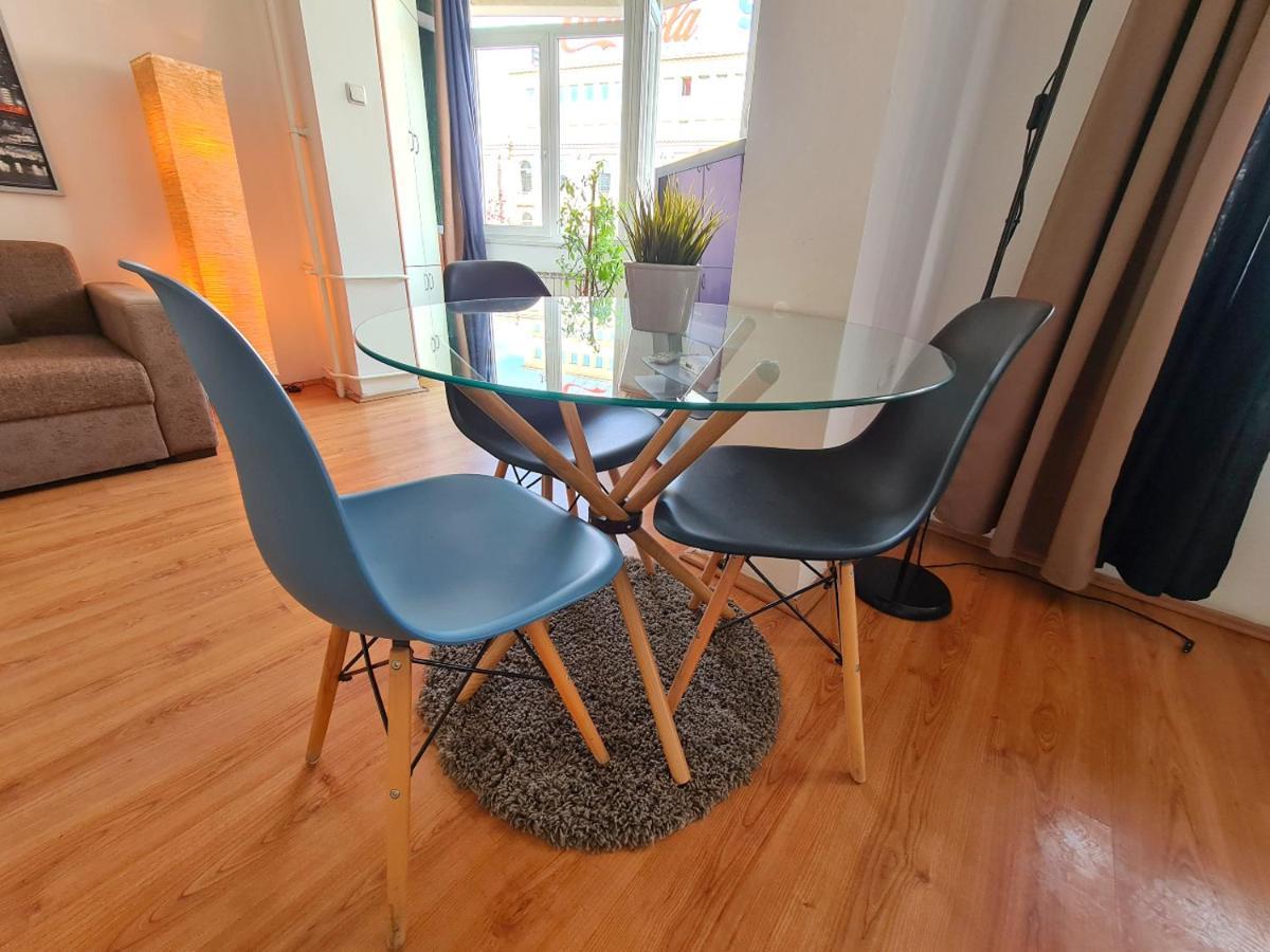 Mika Square Apartment Skopje Bagian luar foto